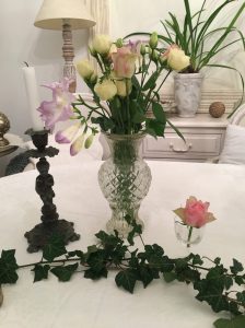 Essais vase, fleurs et bougeoirs